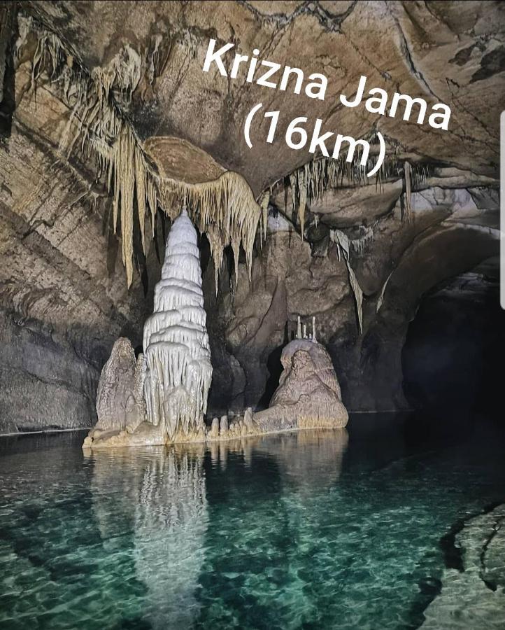 Planinski Dom Na Travni Gori Sodrazica Buitenkant foto